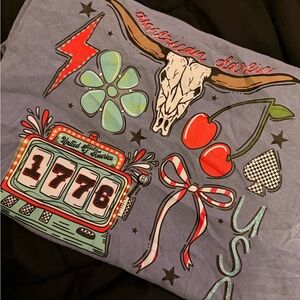 Comfort Colors Women's Graphic Short Sleeve Tee in Lavender with Red Accents